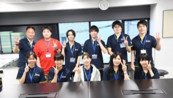 「科学体験教室チーム」のメンバー。今日は1日頑張りました！